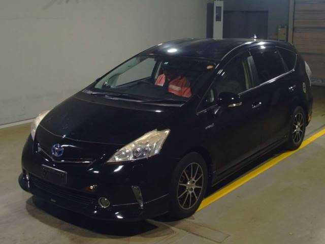 318 TOYOTA PRIUS ALPHA ZVW40W 2012 г. (TAA Yokohama)